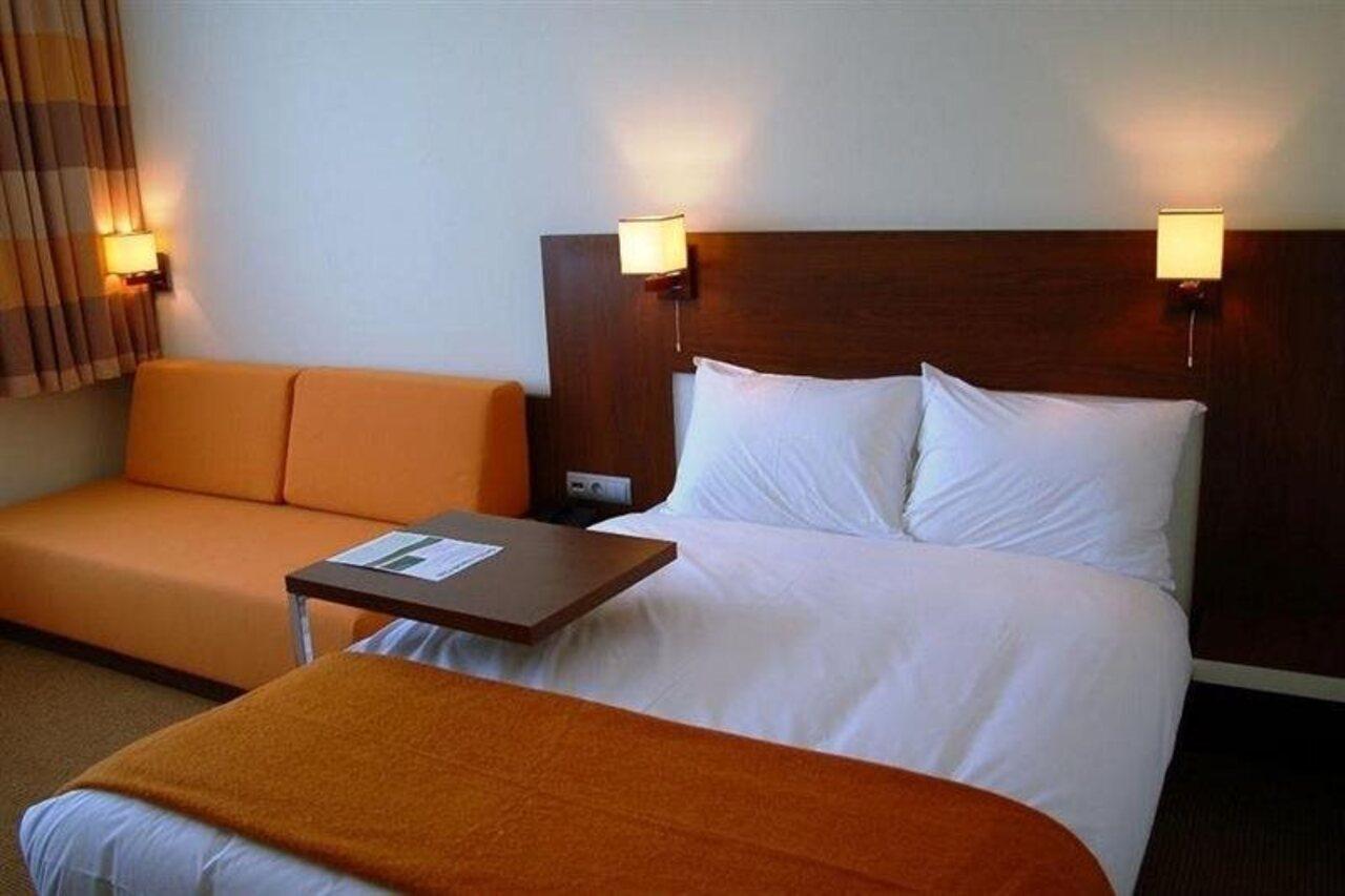 Desilva Inn Katowice Airport Пижовице Екстериор снимка
