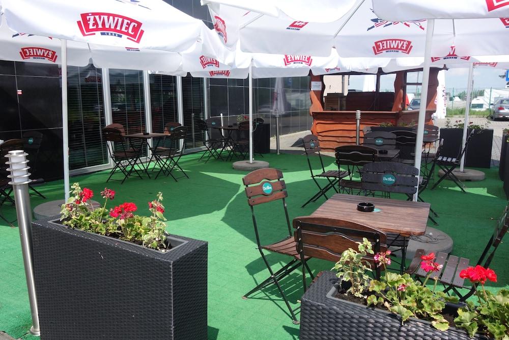 Desilva Inn Katowice Airport Пижовице Екстериор снимка
