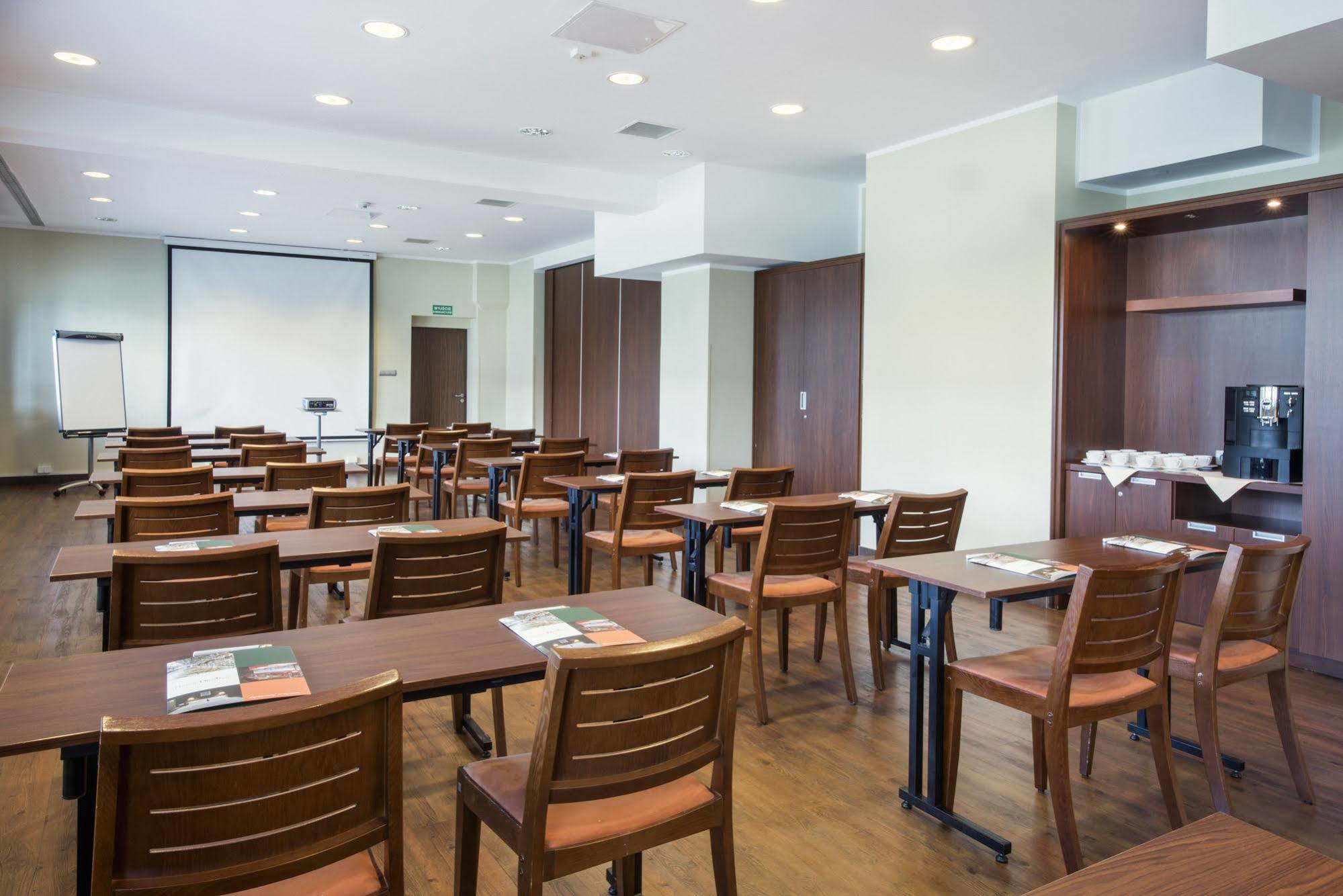 Desilva Inn Katowice Airport Пижовице Екстериор снимка